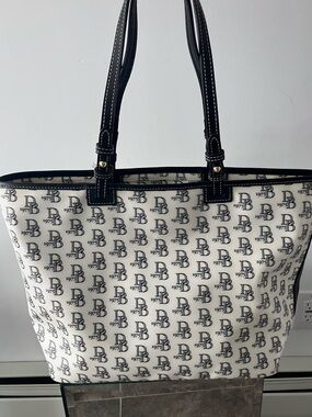VTG Dooney & Bourke Black White
Signature Monogram Large Shoulder Tote Bag NWOT